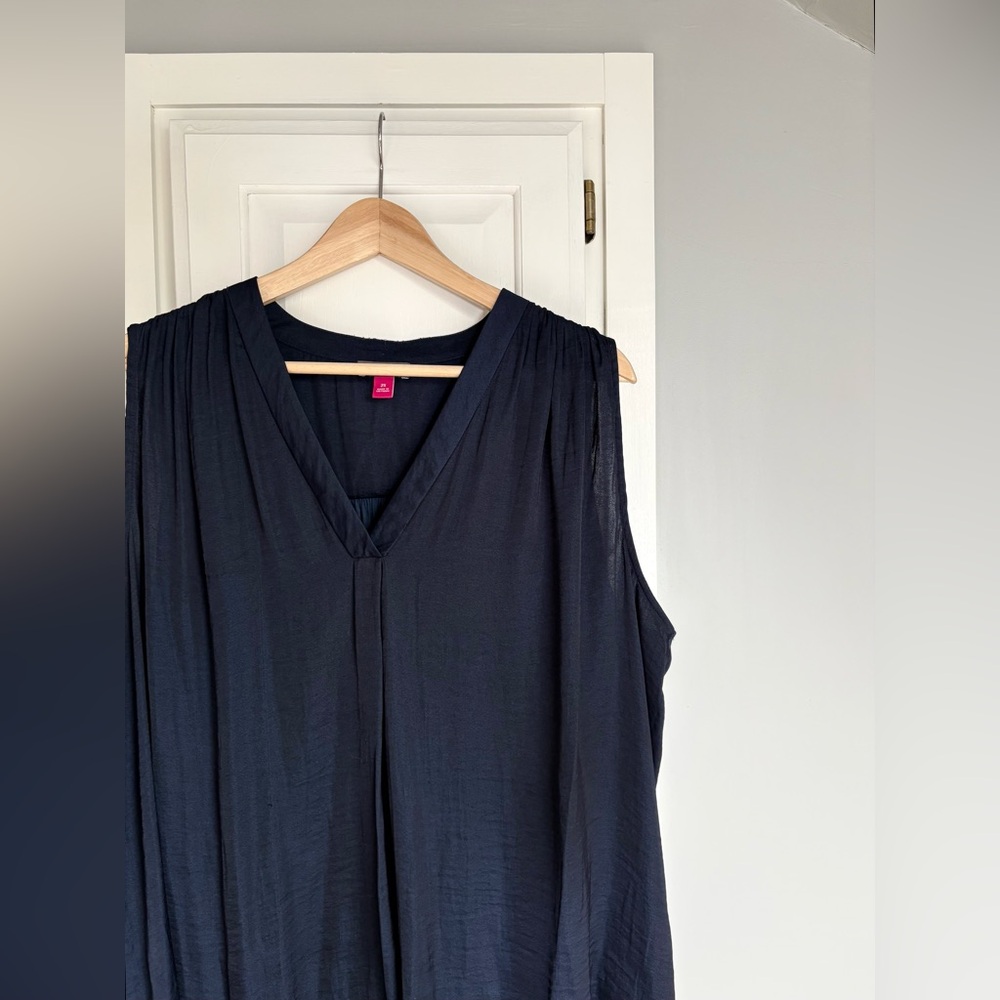 Vince Camuto || Drapey Blouse in Navy
